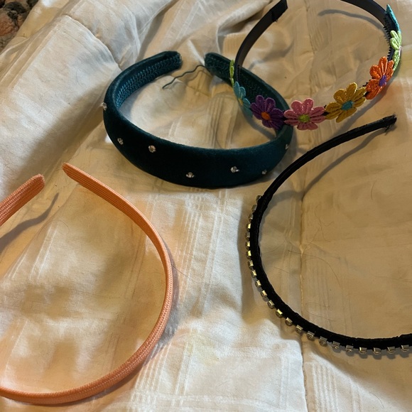 4 headbands for the price of one - Picture 2 of 6